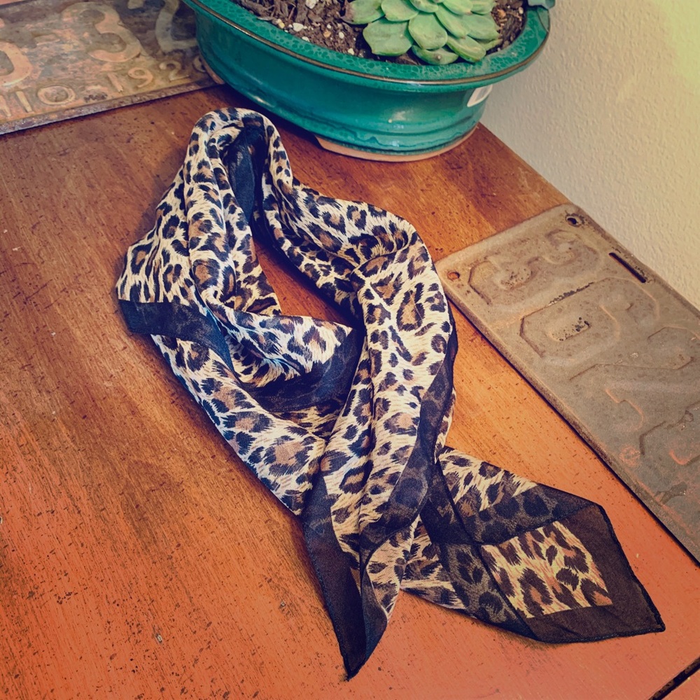 🏆BOGO🧣Satin animal print dainty scarf🧣fun more